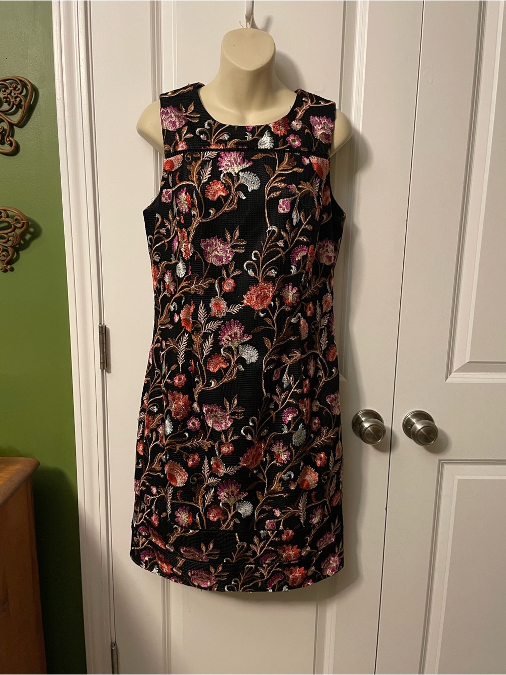 White House Black Market Mesh Embroidered Dress Sleeveless 10 Floral